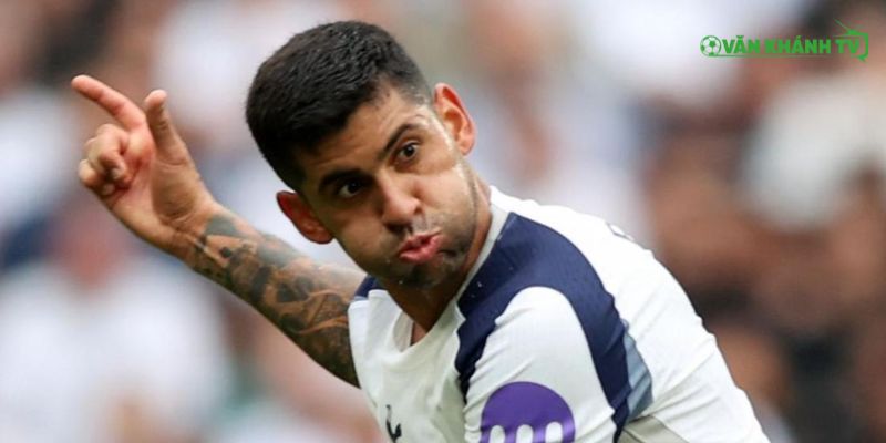 Cristian Romero ký hợp đồng mới với Tottenham.