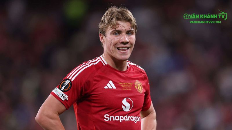 AC Milan được khuyên nên từ bỏ Rasmus Hojlund