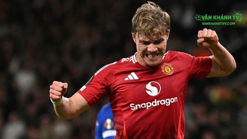 Hojlund được khuyên nên quyết định nhanh chóng về tương lai của mình.