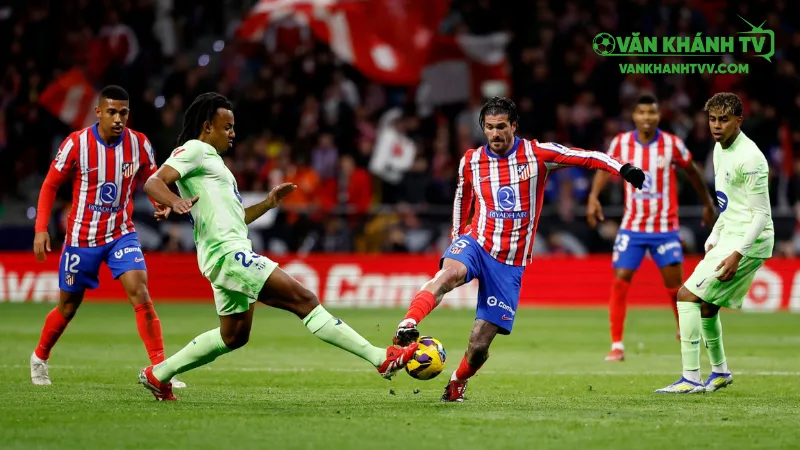 Atletico Madrid: Sức ép lớn đang đè nặng lên vai Simeone trong trận đấu này.